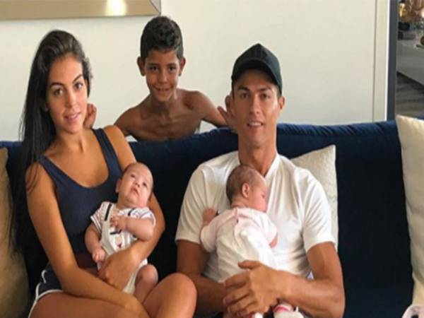 Vợ Của Ronaldo Là Ai? Chuyện Tình Của Vợ Chồng Ronaldo