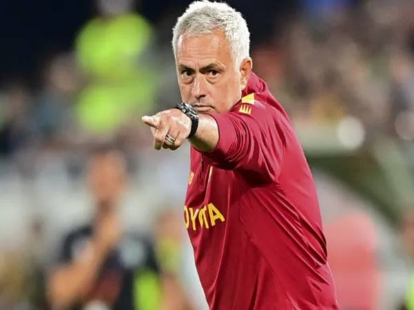 Tin bóng đá chiều 7/11: HLV Mourinho được AS Roma đề nghị gia hạn