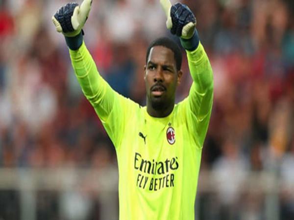 Mike Maignan là ai
