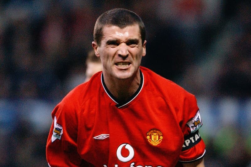 Cầu thủ mang áo số 16 Roy Keane