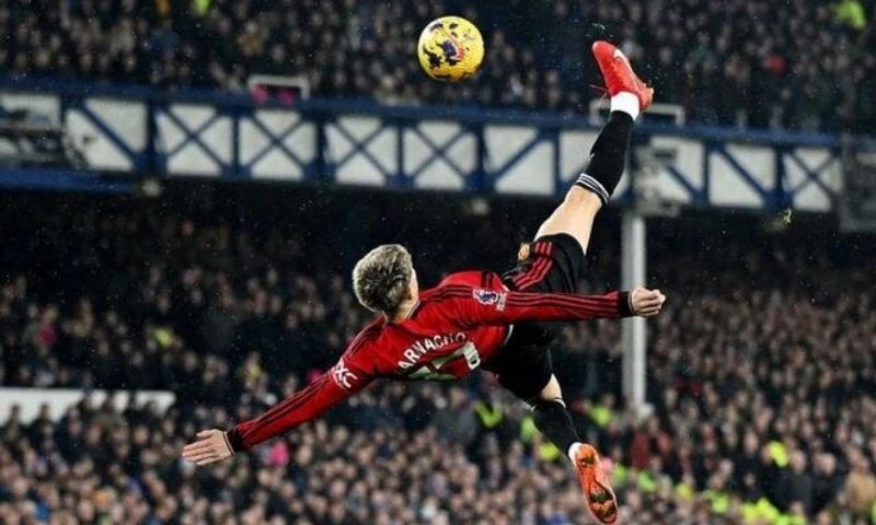 Cú Volley Vào Lưới Manchester City