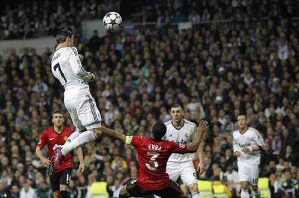 Ronaldo đánh đầu Ronaldo đánh đầu