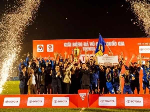 Bài học sống còn cho bóng đá chuyên nghiệp Việt Nam