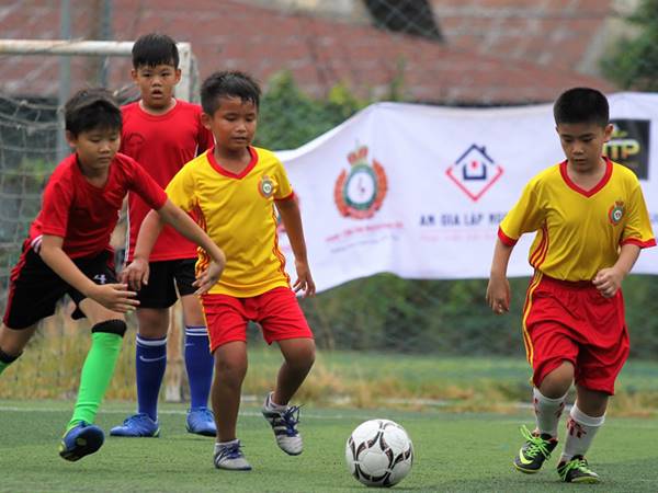Những lưu ý khi cầu thủ di chuyển không bóng trên sân