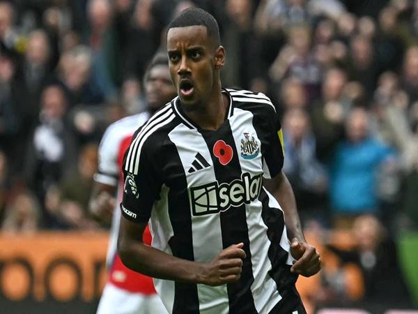 Tin bóng đá 4/8: HLV Howe lên tiếng chỉ trích Alexander Isak