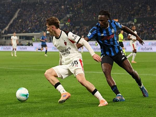 Khoảng cách giữa Milan và Napoli: hơn cả điểm số