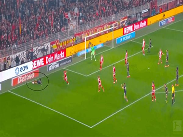 Tin VĐQG Đức: Khoảnh khắc để đời của Luis Diaz