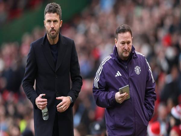 Tin MU: Noussair Mazraoui bài tẩy đấu Arsenal