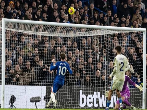 Chelsea đánh rơi chiến thắng trước Leeds