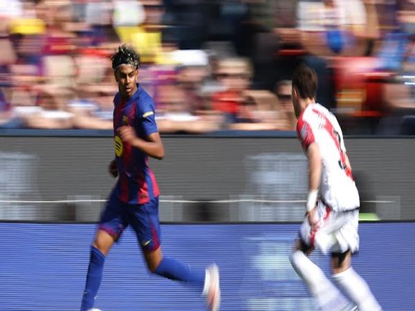 Tin Barcelona: Araujo tỏa sáng hạ Vallecano 1-0